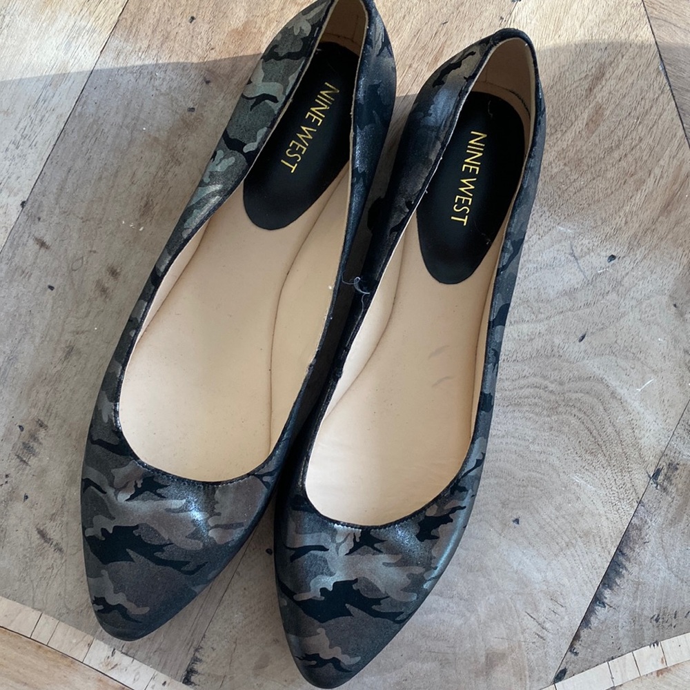 Nine West flats - black and silver camo